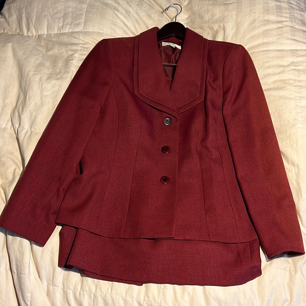 Le Suit Size 18 Women’s Tuscany Bordeaux (Dark Red) Skirt Suit